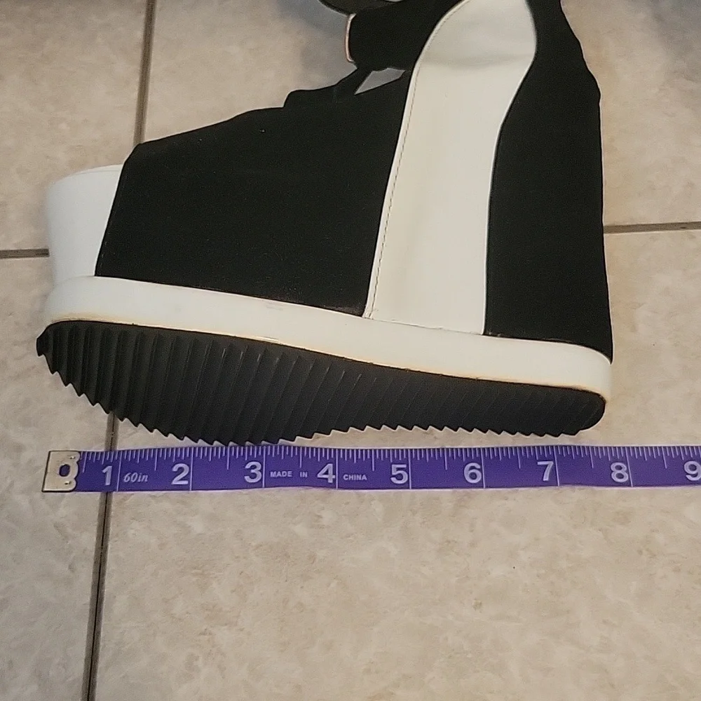 Women's peep toe platform wedge black and white Size 38 (7-7.5US)